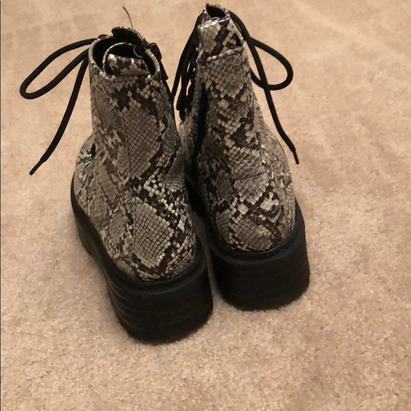 MIA Snakeskin Platform Boots - Picture 4 of 5